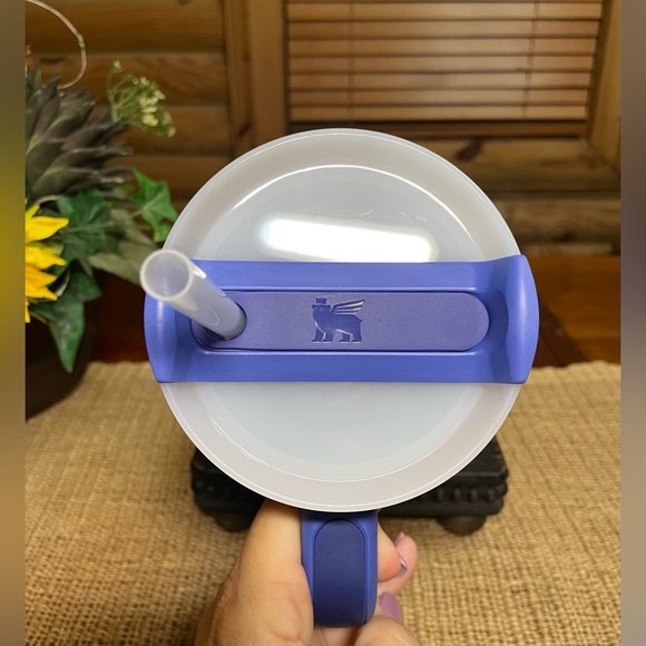 IRIS Stanley 40oz Tumbler - Picture 4 of 7